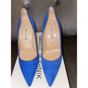 Manolo blahnik blue suede pumps